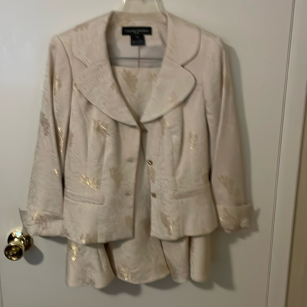 Jones of New York petit six dressy suit